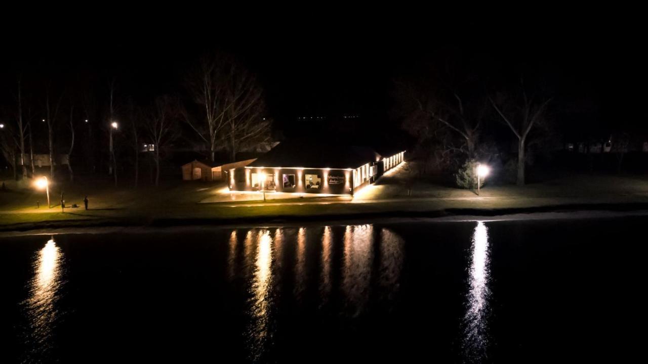 Waterfront Lodge Дунопотой Екстер'єр фото
