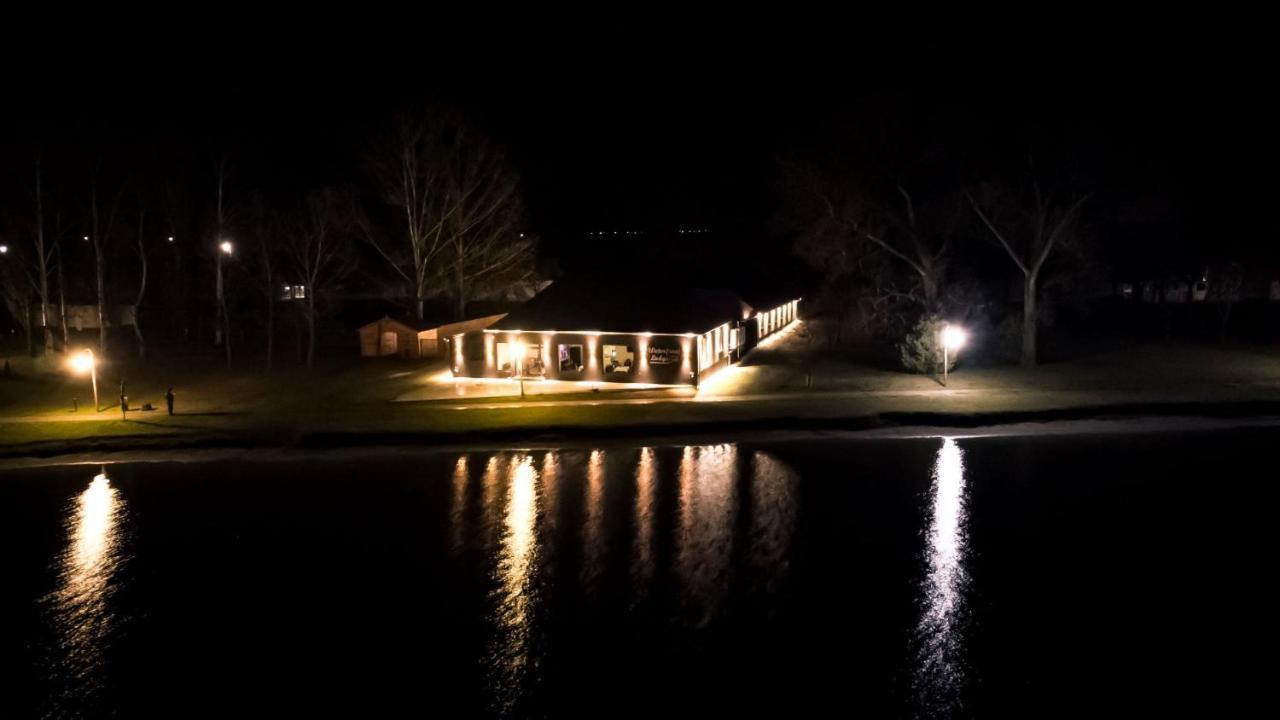 Waterfront Lodge Дунопотой Екстер'єр фото